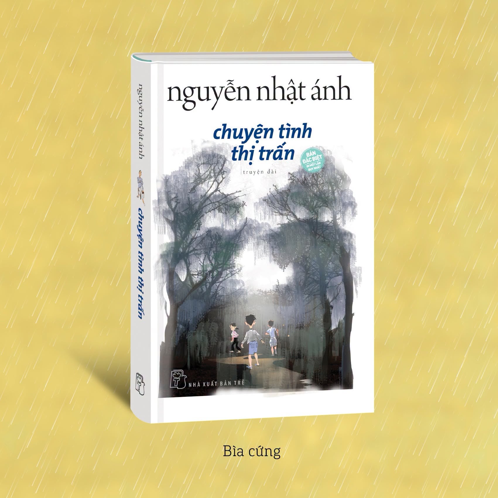 chuyen-tinh-thi-tran-bia-cung-tang-kem-ngau-nhien-chu-ky-tac-gia-bookmark-card-tron-hinh-dia-nhac-so-tay-4