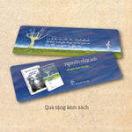 chuyen-tinh-thi-tran-bia-cung-tang-kem-ngau-nhien-chu-ky-tac-gia-bookmark-card-tron-hinh-dia-nhac-so-tay-3